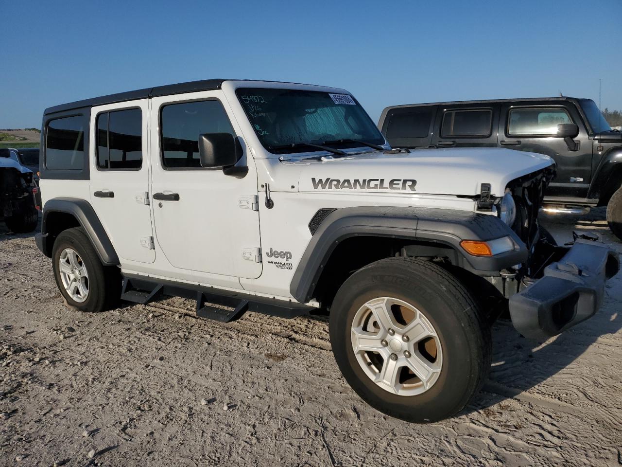 Photo 3 VIN: 1C4HJXDG9JW182327 - JEEP WRANGLER 