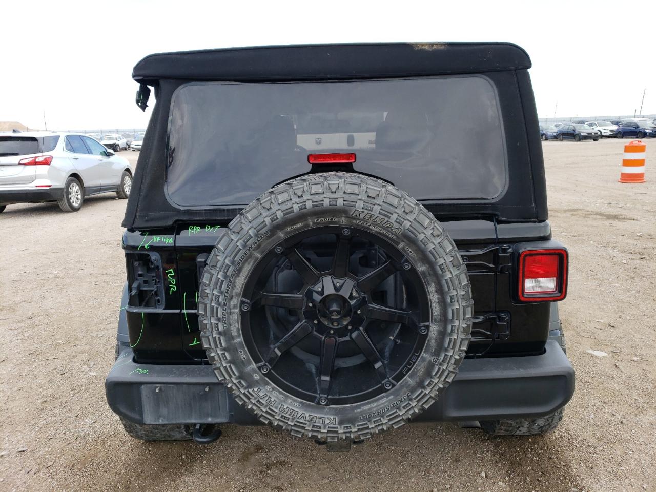 Photo 5 VIN: 1C4HJXDGXJW161681 - JEEP WRANGLER 