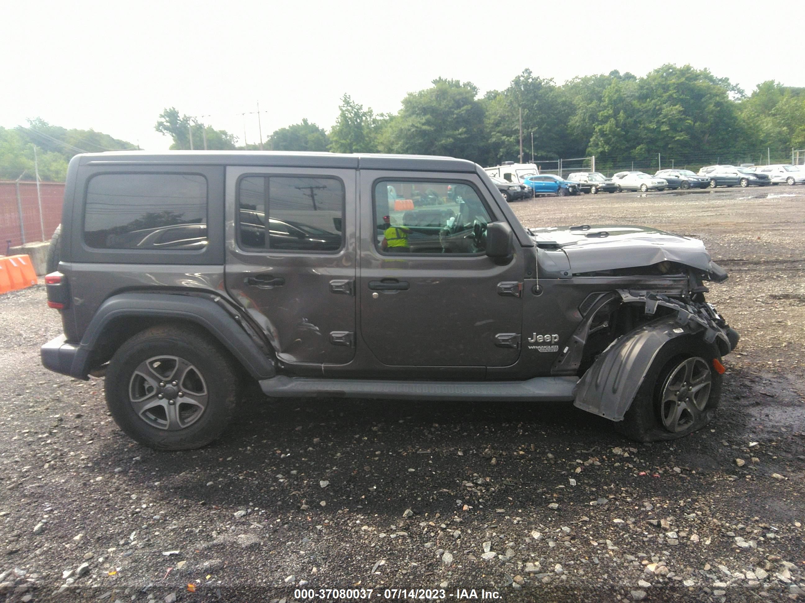 Photo 11 VIN: 1C4HJXDGXJW208952 - JEEP WRANGLER 