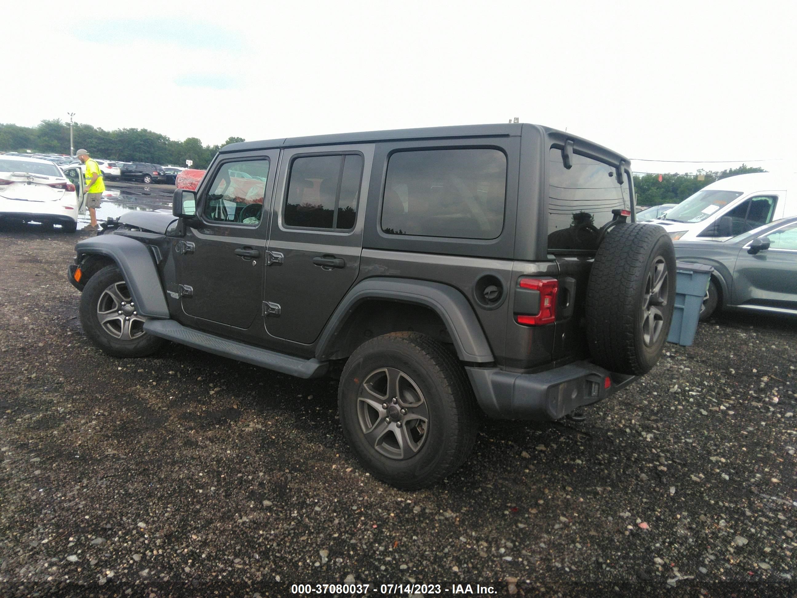 Photo 2 VIN: 1C4HJXDGXJW208952 - JEEP WRANGLER 