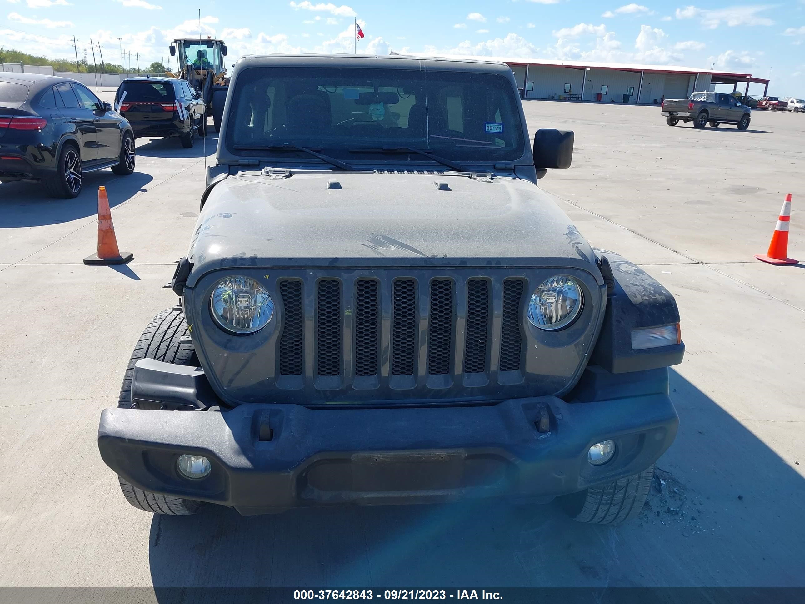 Photo 11 VIN: 1C4HJXDN3JW206491 - JEEP WRANGLER 