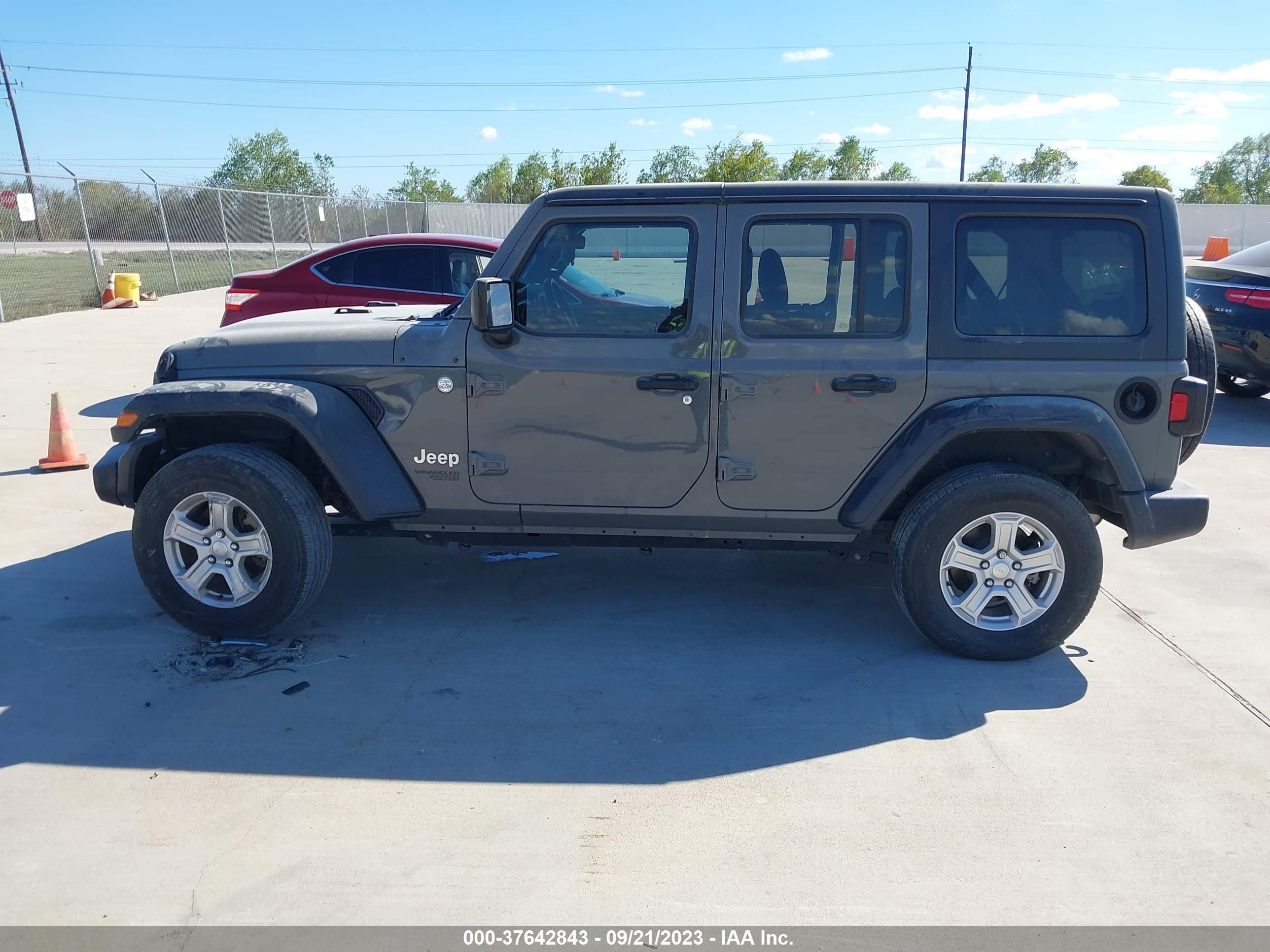 Photo 13 VIN: 1C4HJXDN3JW206491 - JEEP WRANGLER 