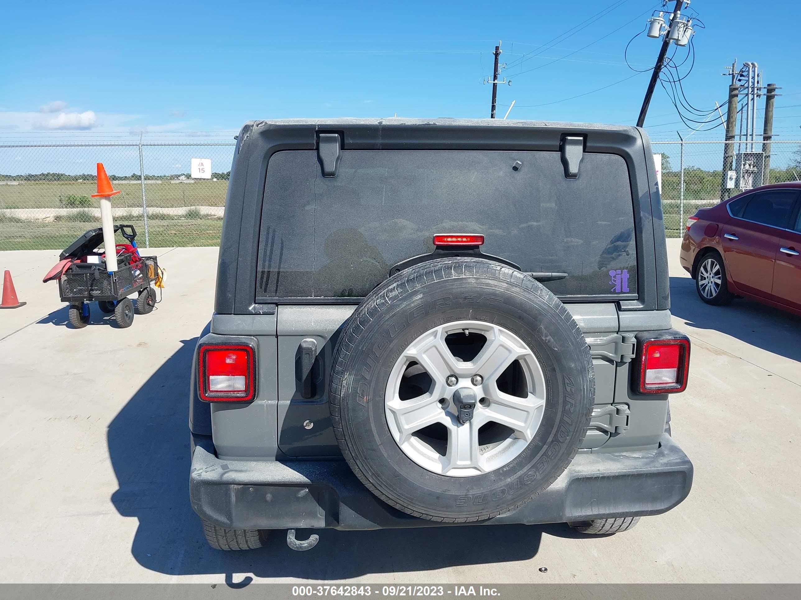 Photo 15 VIN: 1C4HJXDN3JW206491 - JEEP WRANGLER 