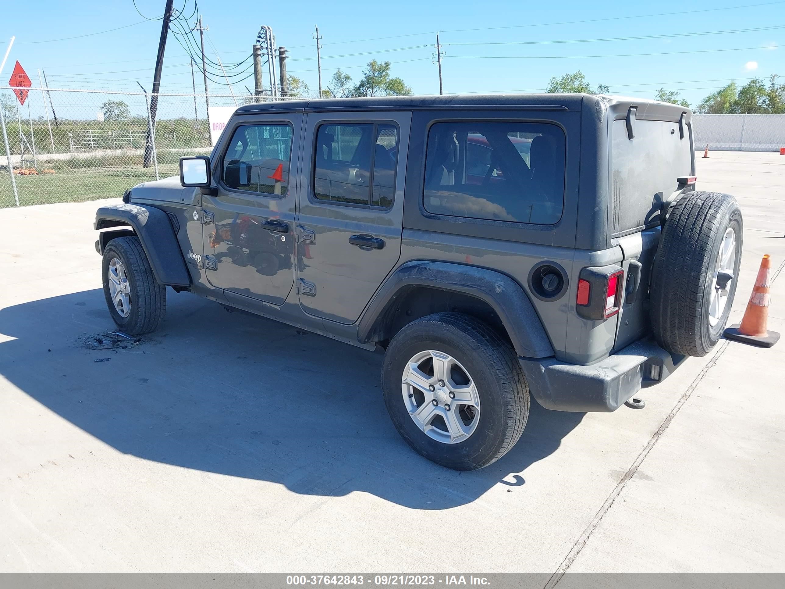 Photo 2 VIN: 1C4HJXDN3JW206491 - JEEP WRANGLER 