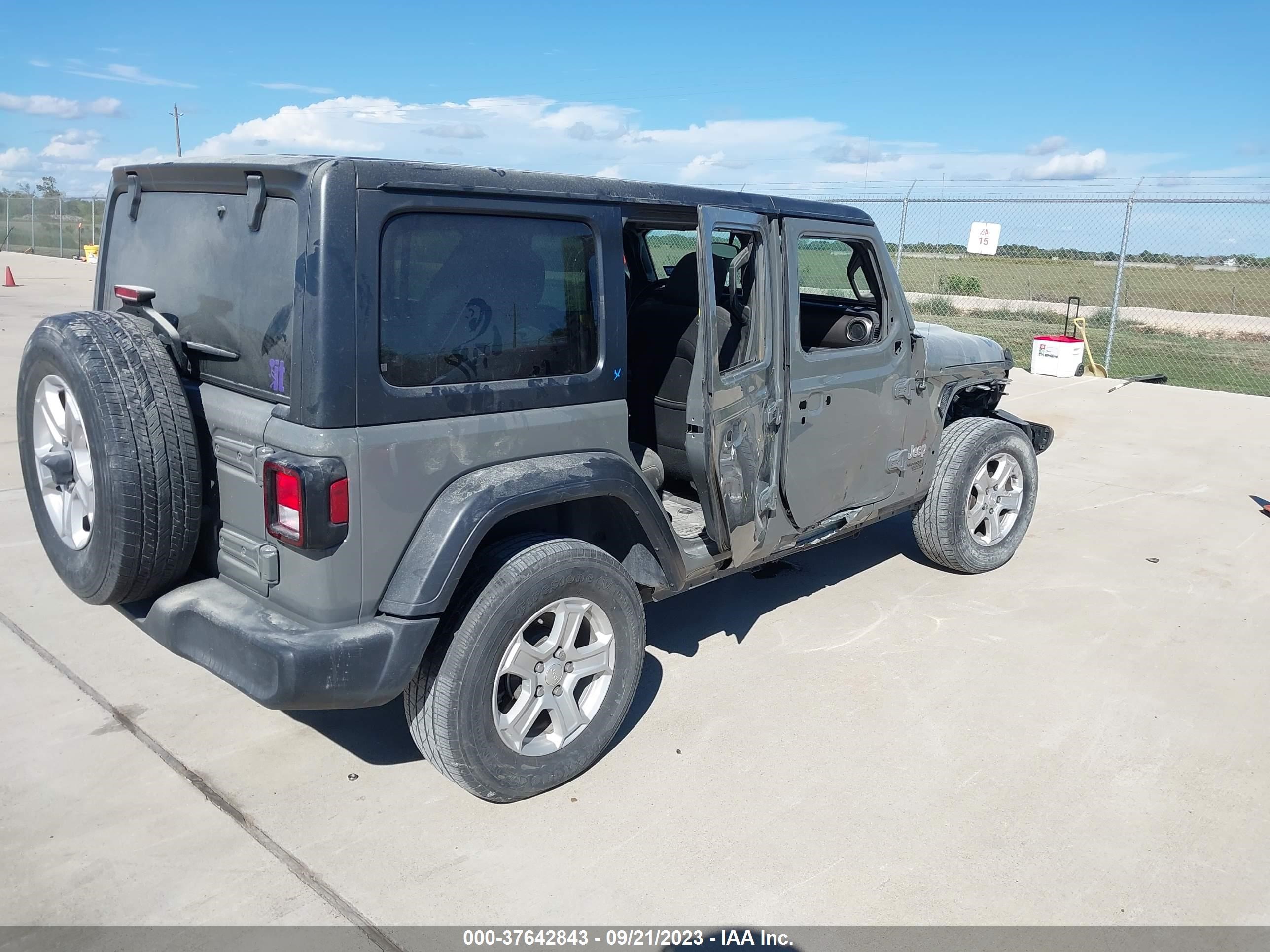 Photo 3 VIN: 1C4HJXDN3JW206491 - JEEP WRANGLER 