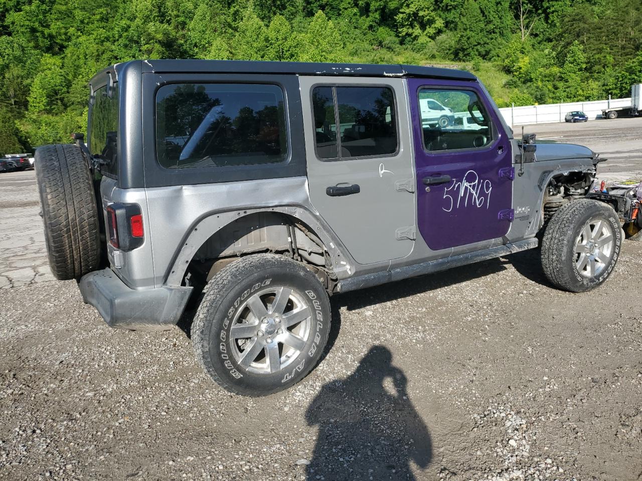 Photo 2 VIN: 1C4HJXDN3JW237790 - JEEP WRANGLER 