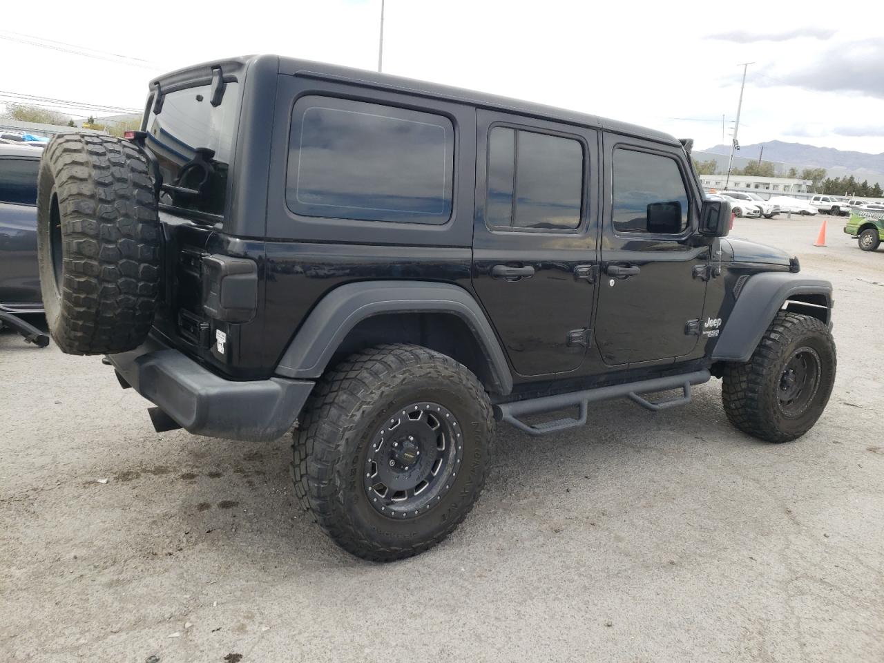 Photo 2 VIN: 1C4HJXDN9JW232514 - JEEP WRANGLER 