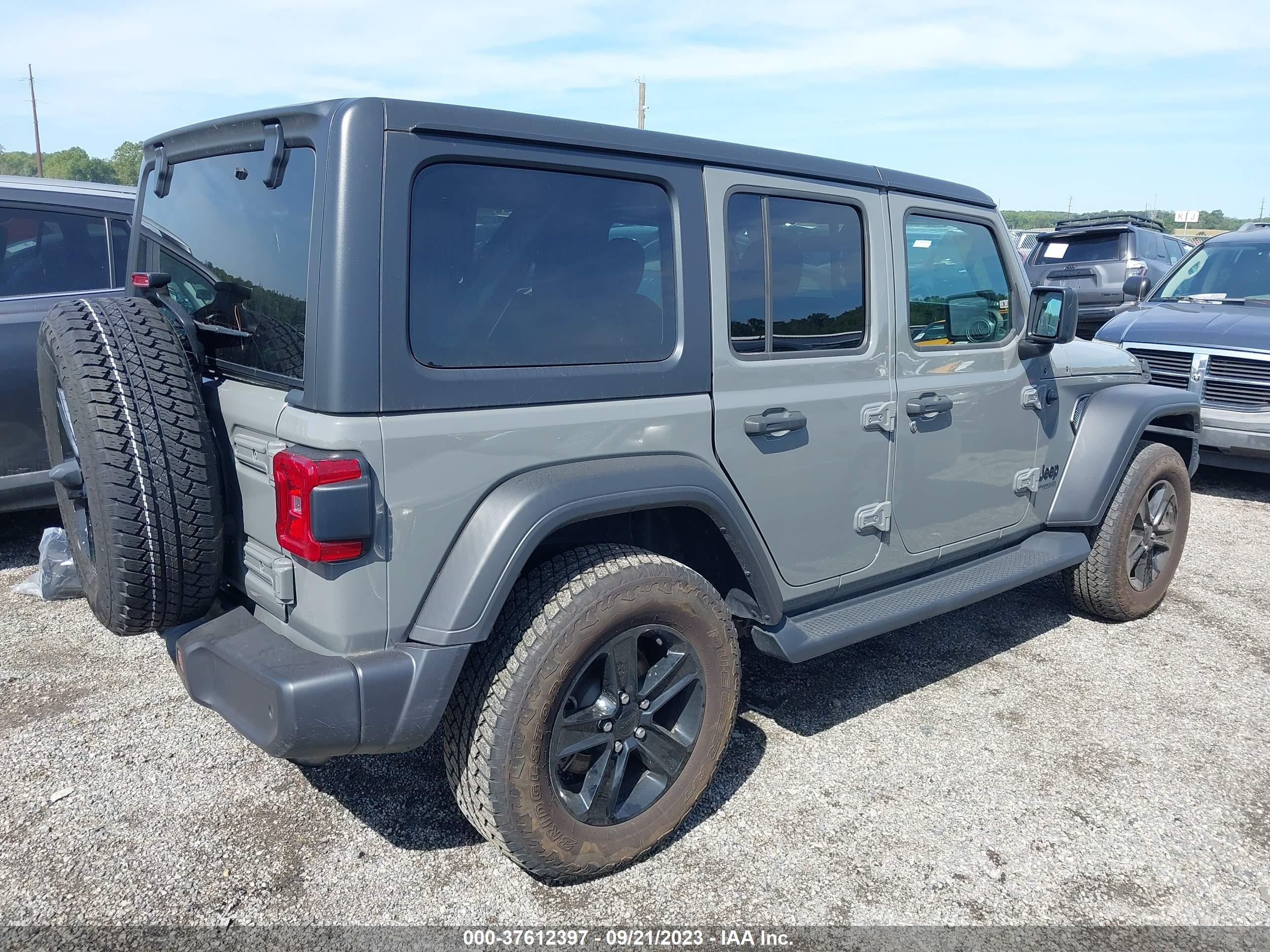 Photo 3 VIN: 1C4HJXDNXMW577300 - JEEP WRANGLER 