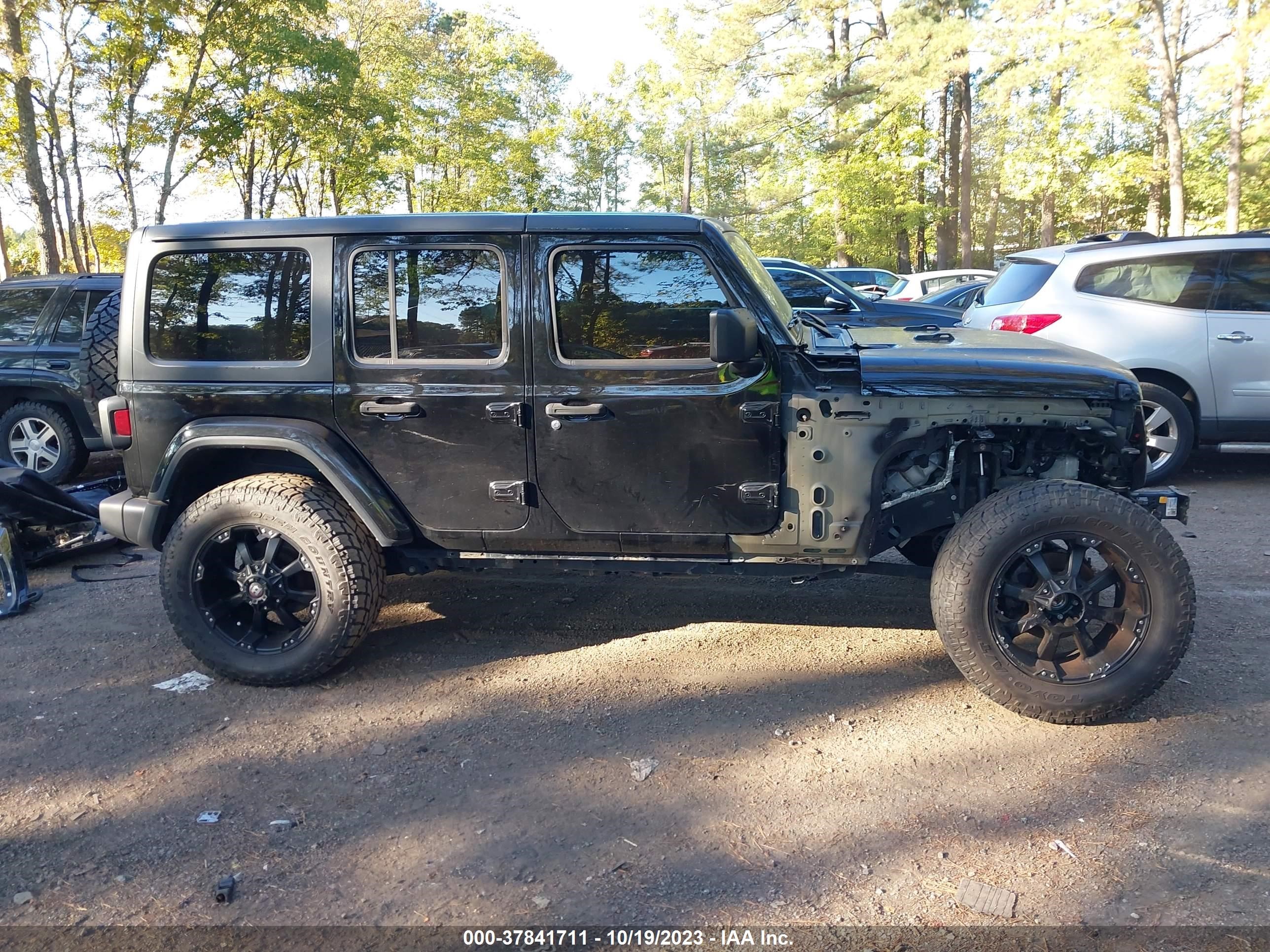 Photo 13 VIN: 1C4HJXEG1JW121309 - JEEP WRANGLER 