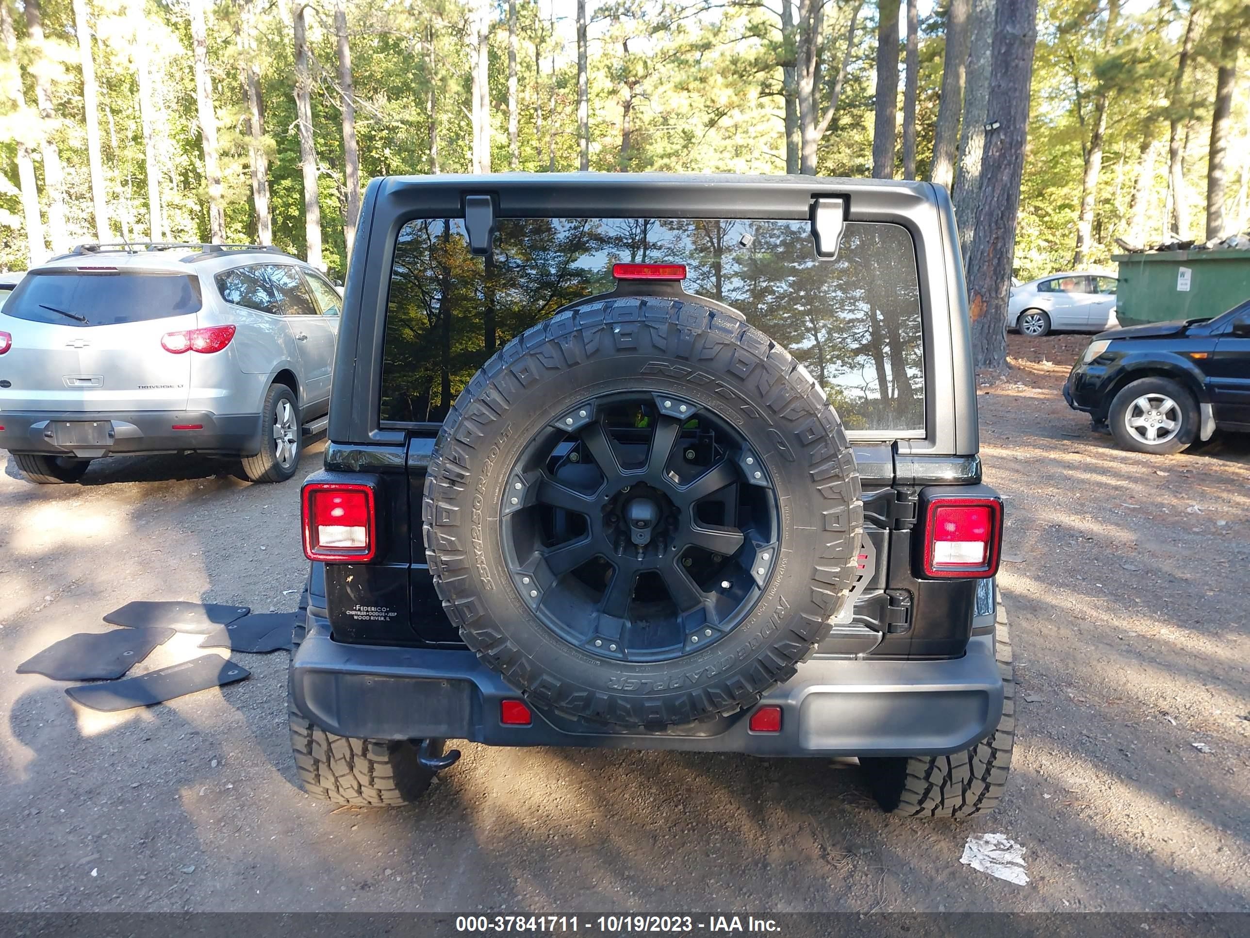 Photo 16 VIN: 1C4HJXEG1JW121309 - JEEP WRANGLER 