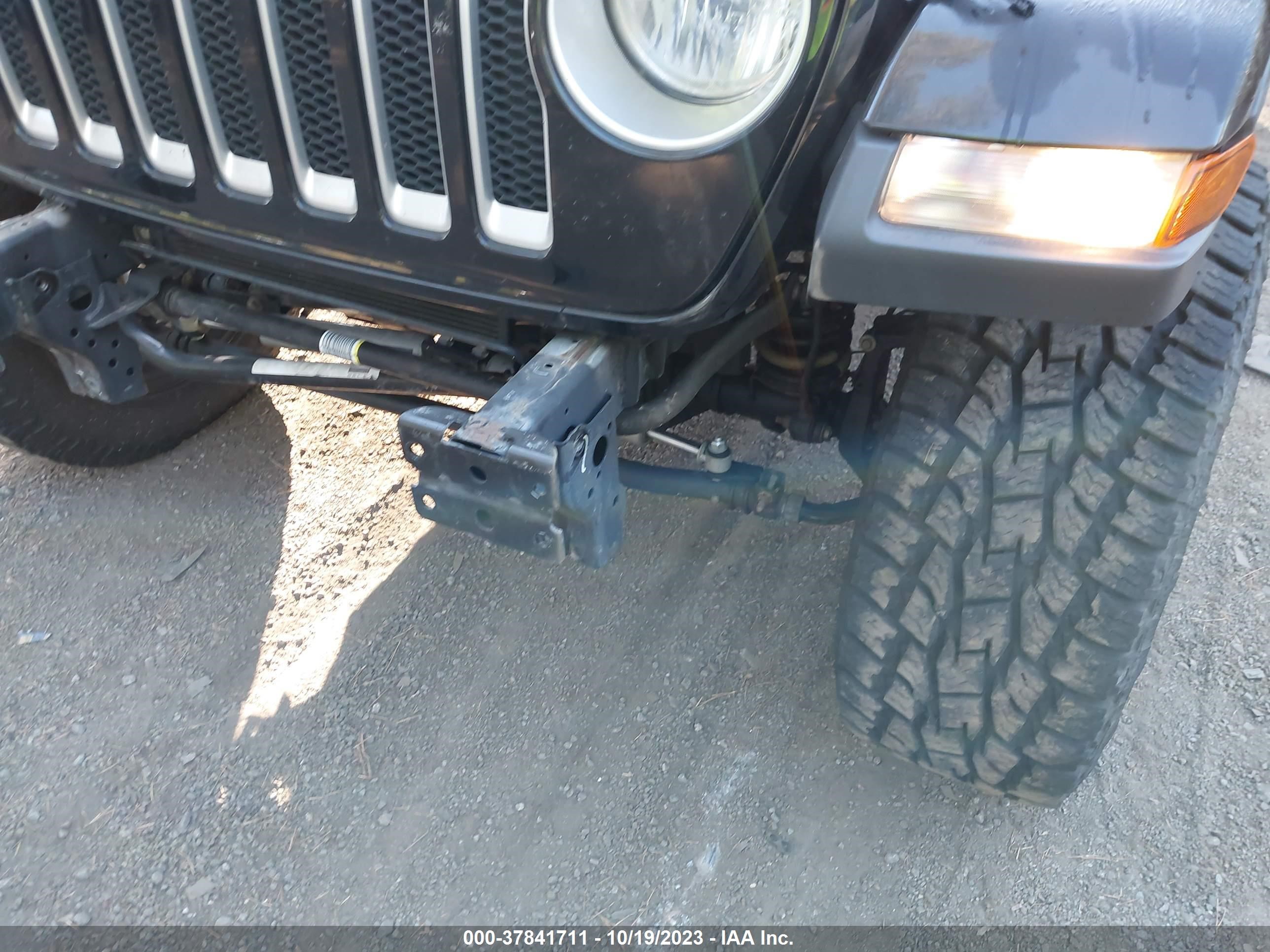 Photo 5 VIN: 1C4HJXEG1JW121309 - JEEP WRANGLER 