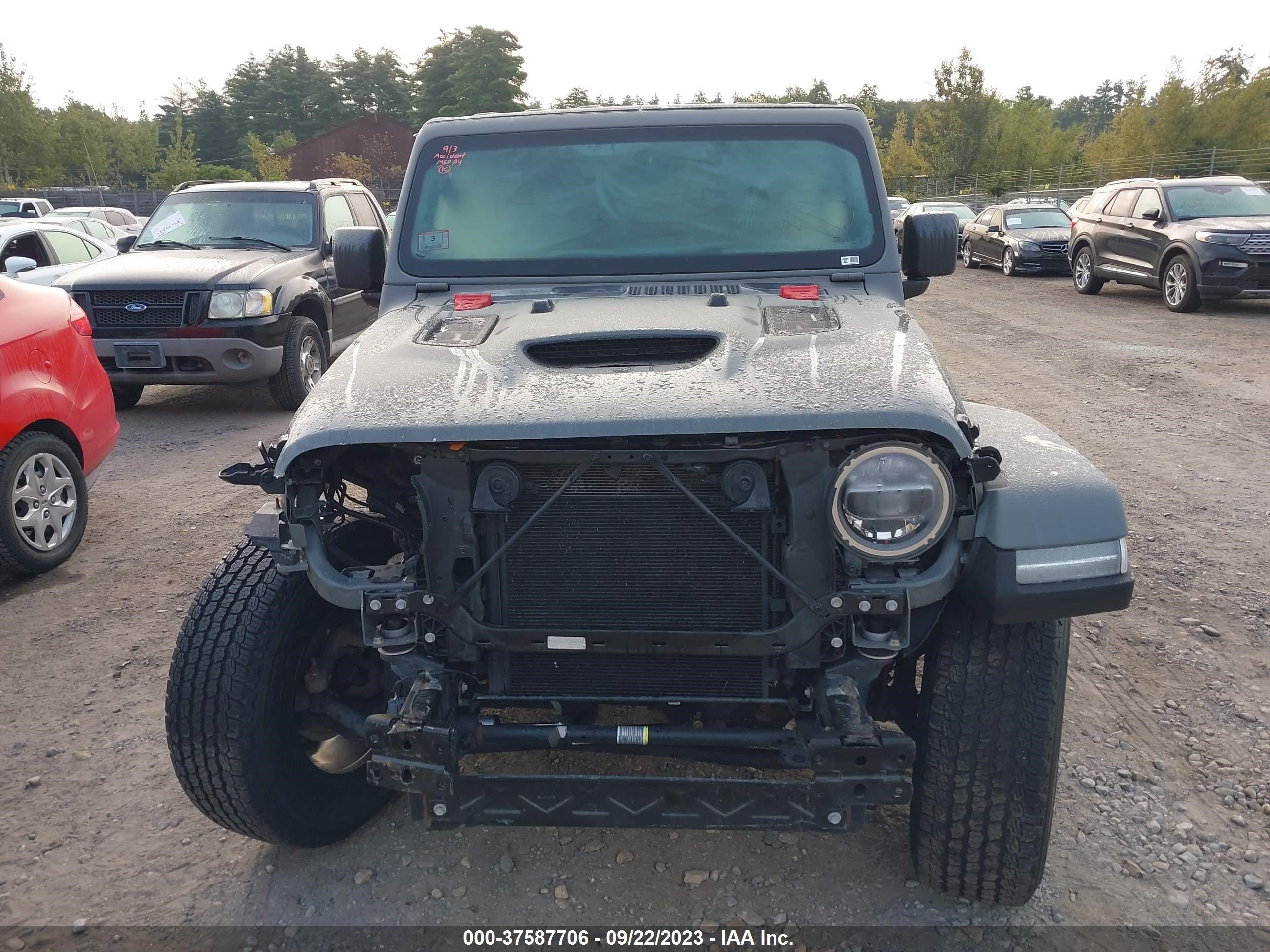 Photo 12 VIN: 1C4HJXEG1JW267595 - JEEP WRANGLER 