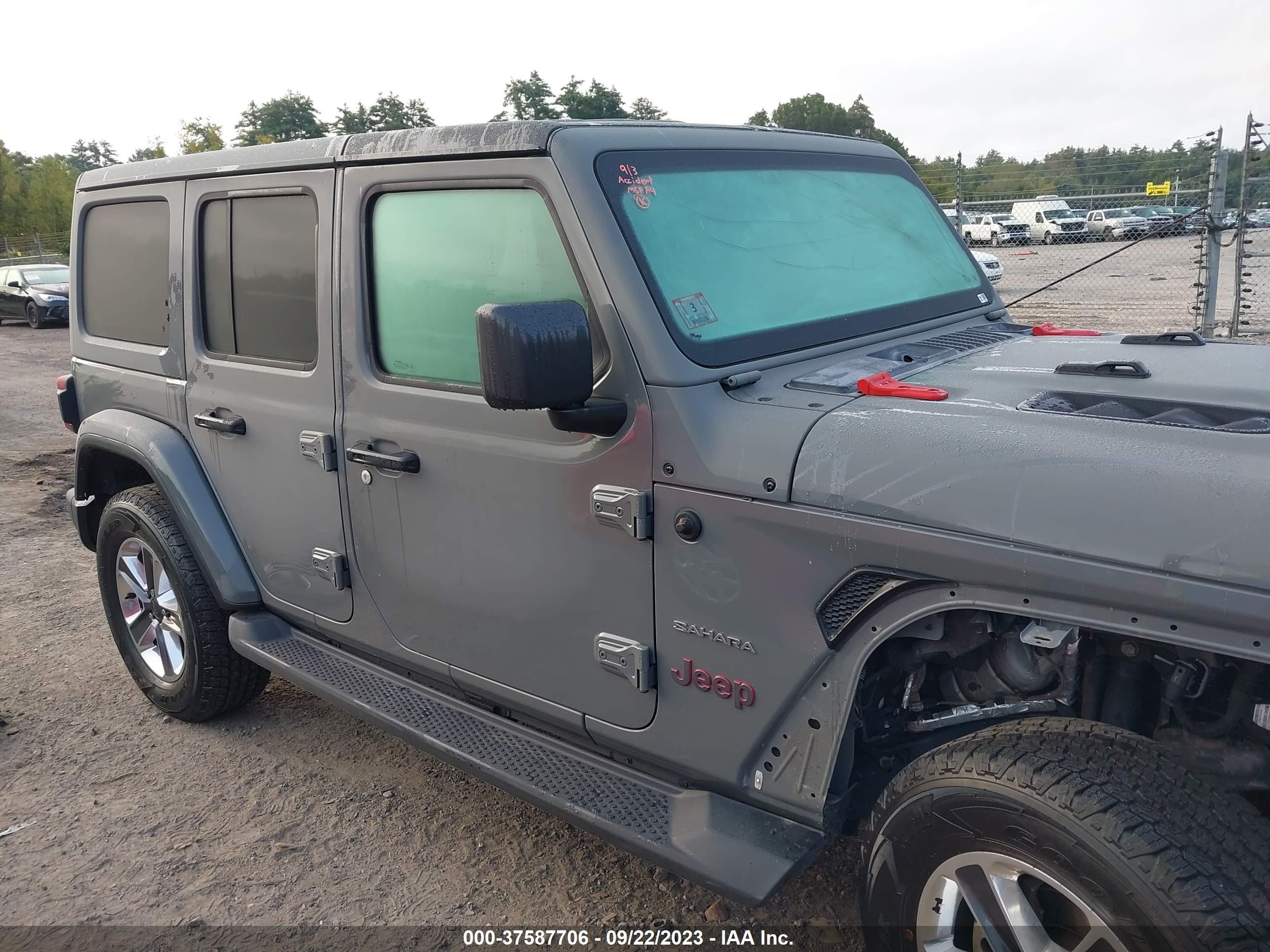 Photo 13 VIN: 1C4HJXEG1JW267595 - JEEP WRANGLER 