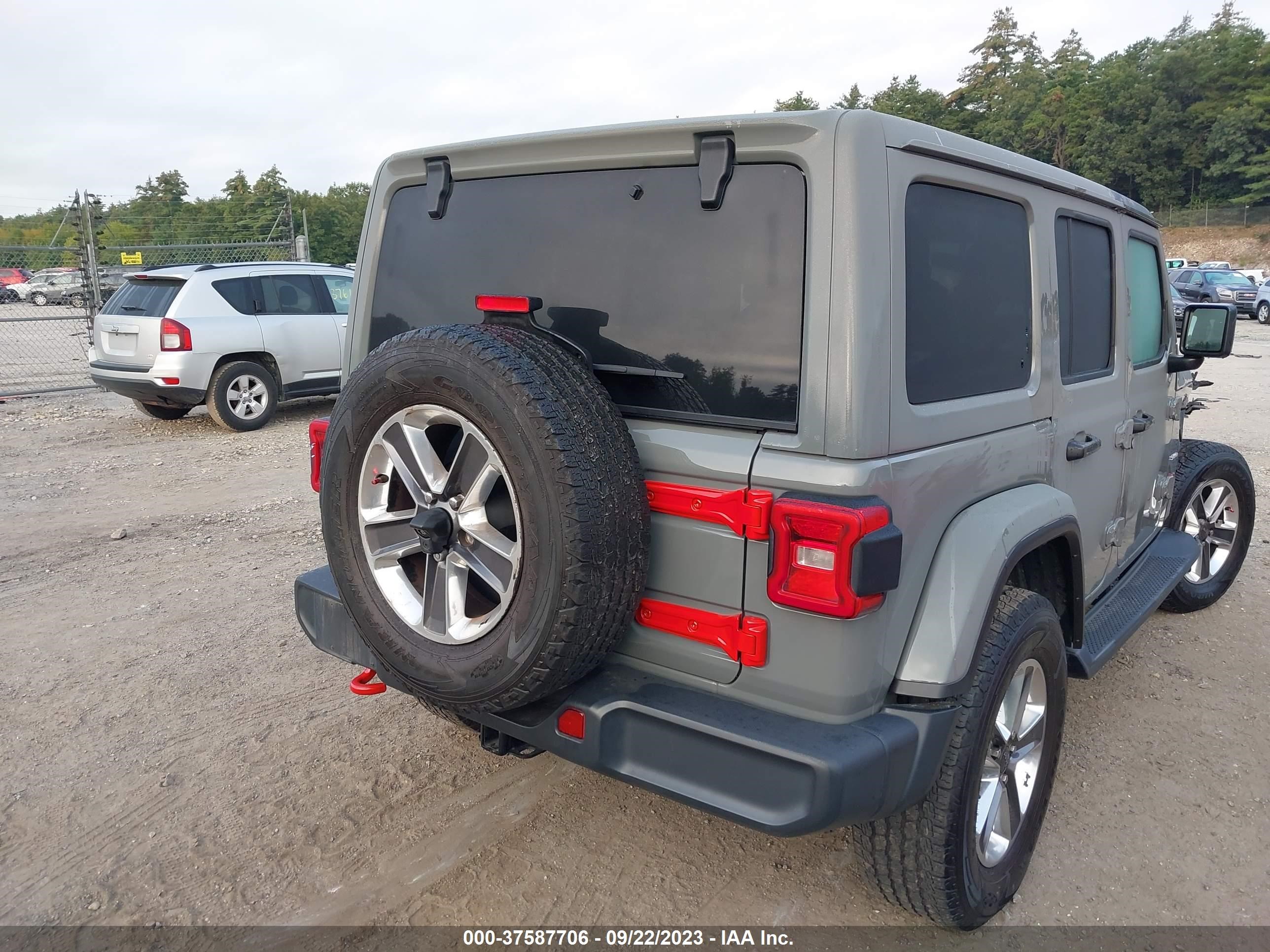 Photo 16 VIN: 1C4HJXEG1JW267595 - JEEP WRANGLER 