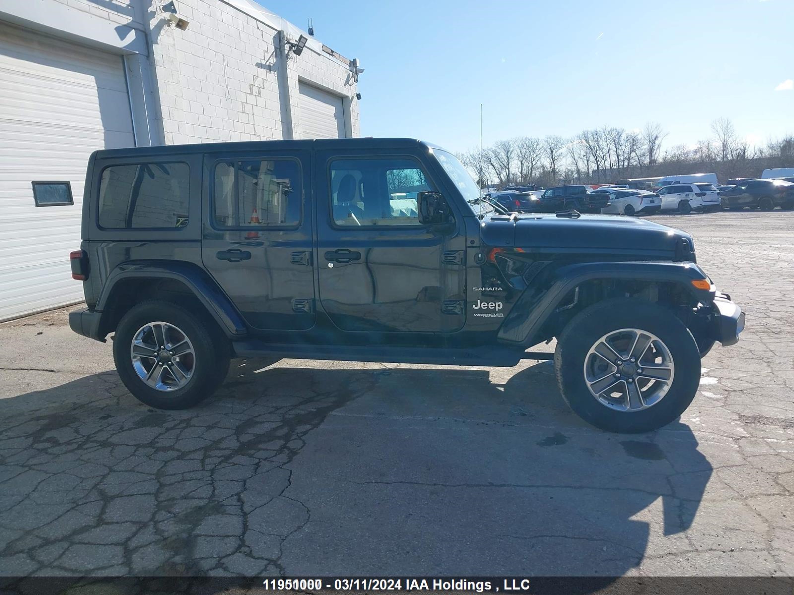 Photo 13 VIN: 1C4HJXEG2JW114305 - JEEP WRANGLER 