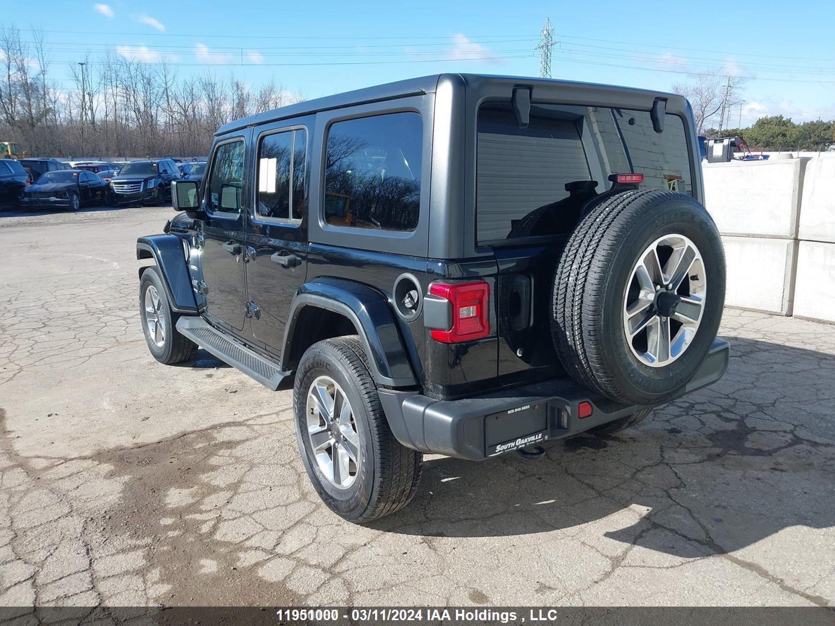 Photo 3 VIN: 1C4HJXEG2JW114305 - JEEP WRANGLER 