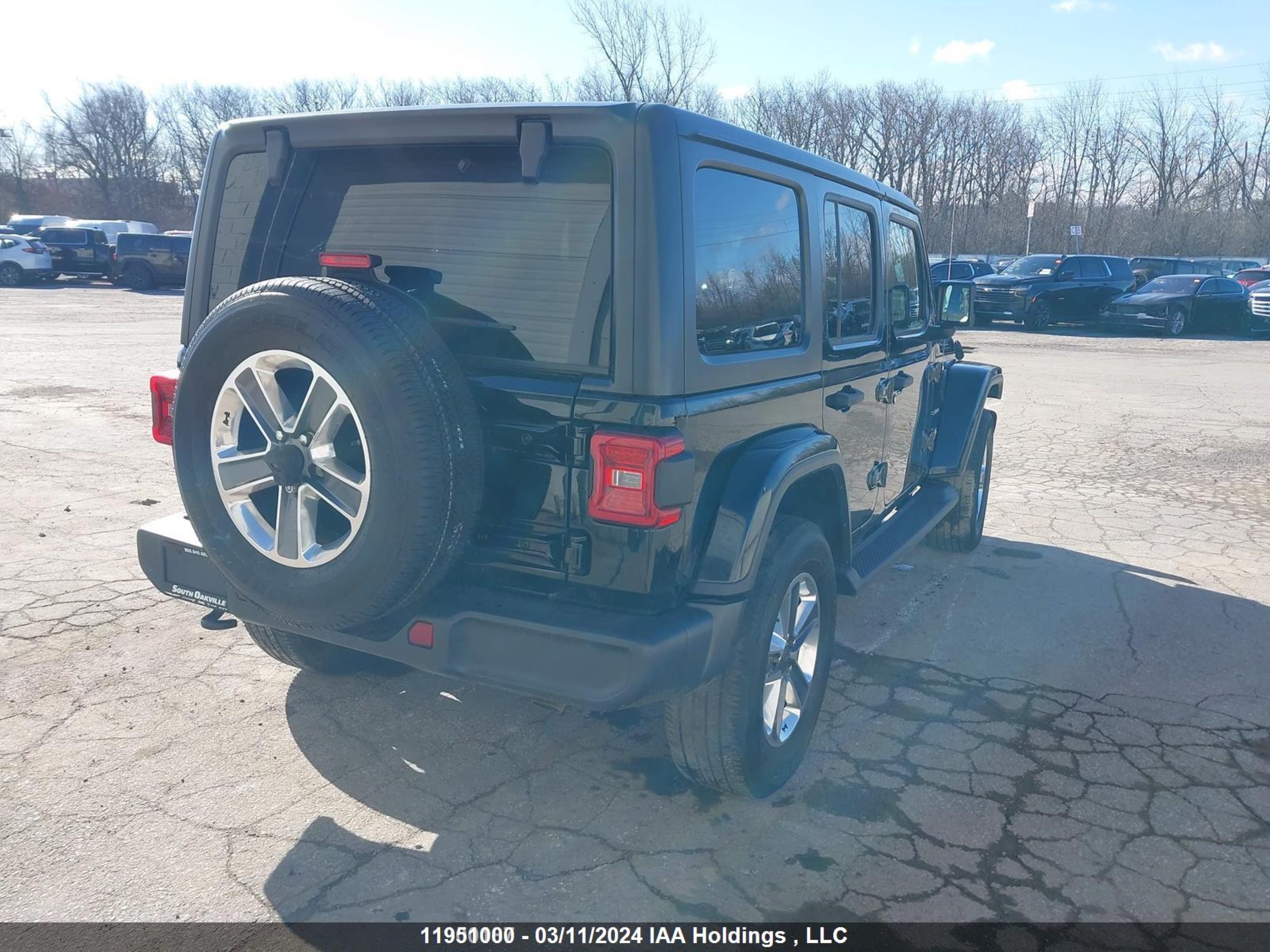 Photo 4 VIN: 1C4HJXEG2JW114305 - JEEP WRANGLER 