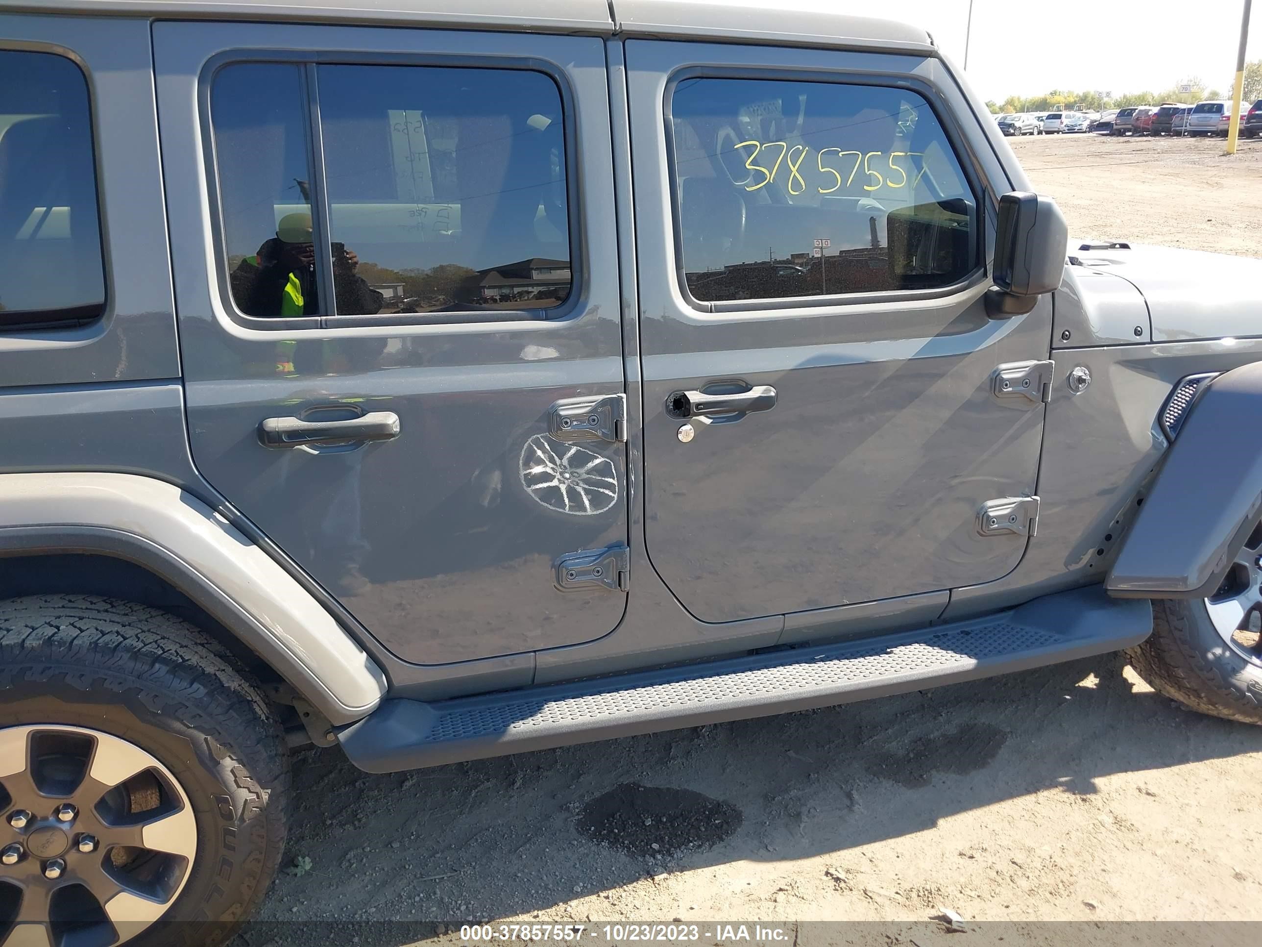 Photo 13 VIN: 1C4HJXEG2JW247002 - JEEP WRANGLER 