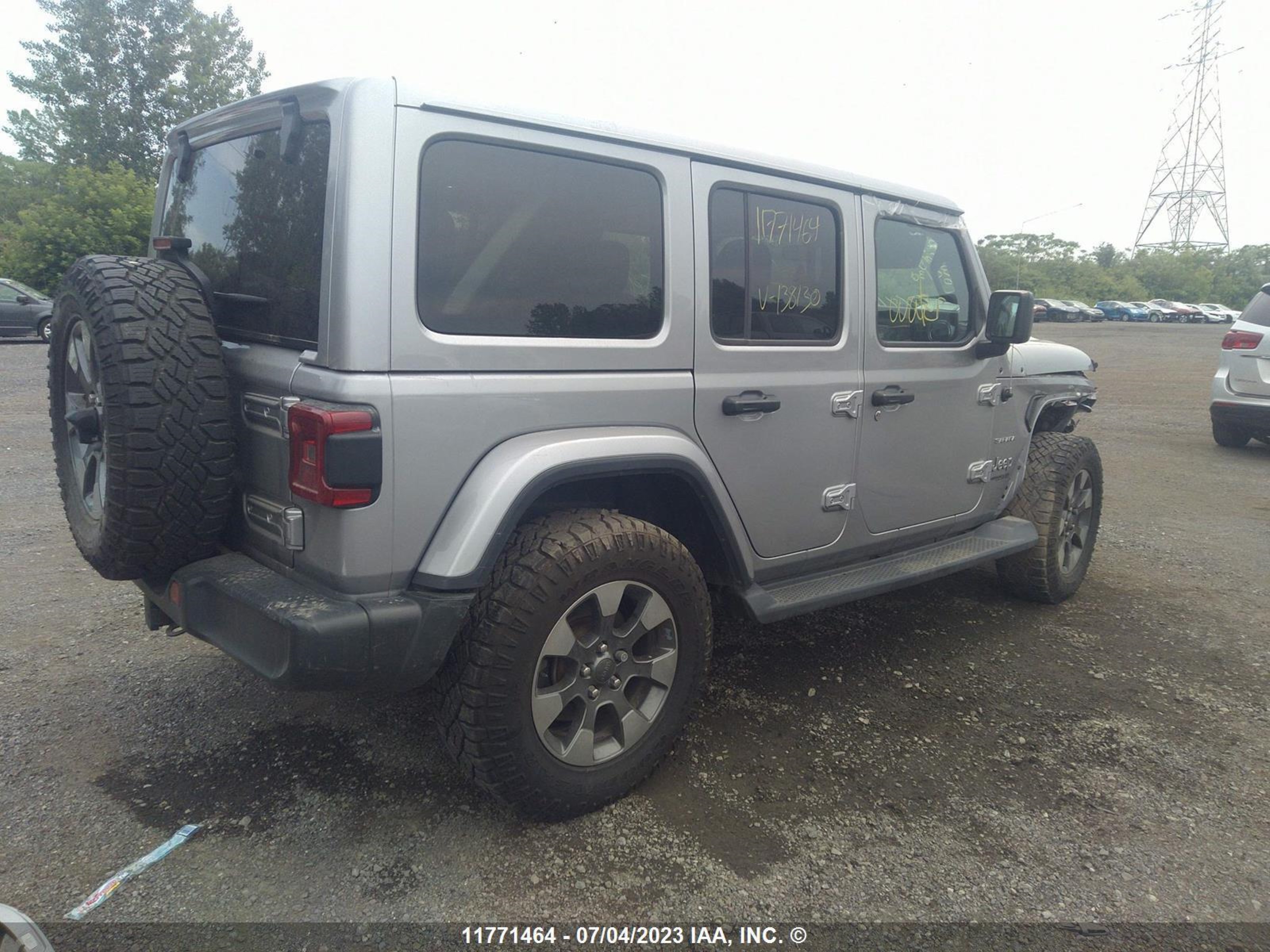 Photo 3 VIN: 1C4HJXEG3JW138130 - JEEP WRANGLER 