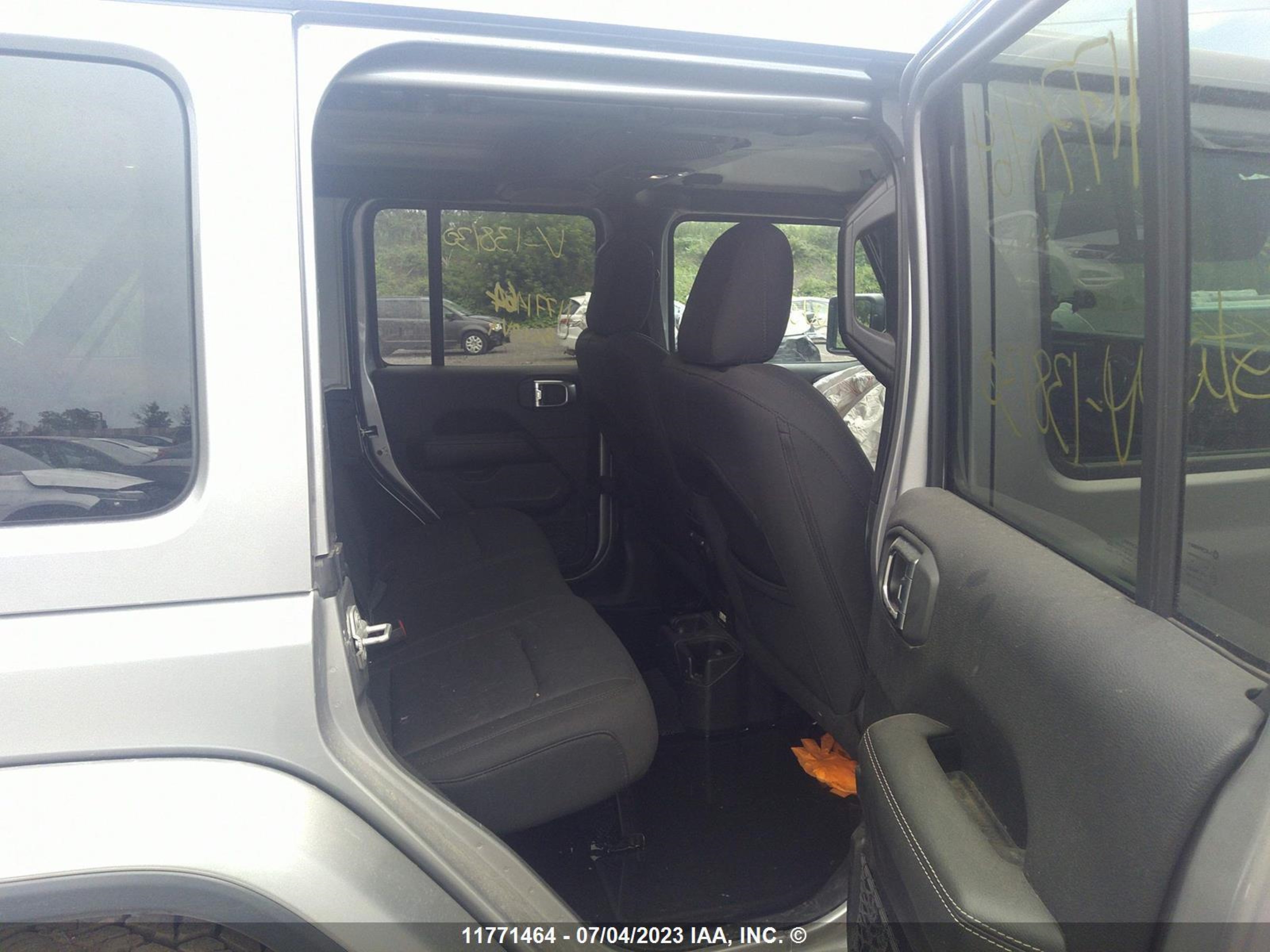 Photo 7 VIN: 1C4HJXEG3JW138130 - JEEP WRANGLER 