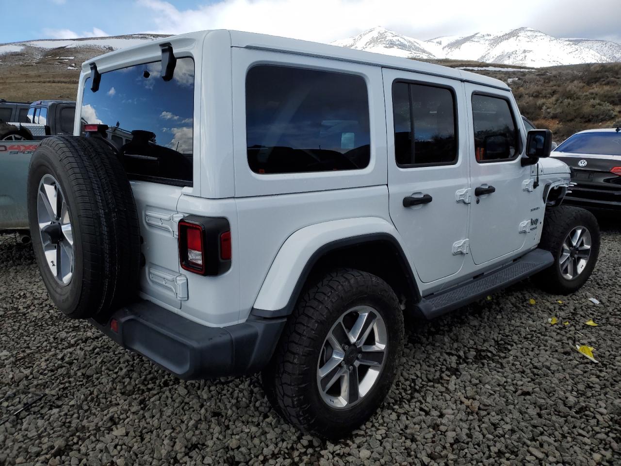 Photo 2 VIN: 1C4HJXEG3JW247591 - JEEP WRANGLER 