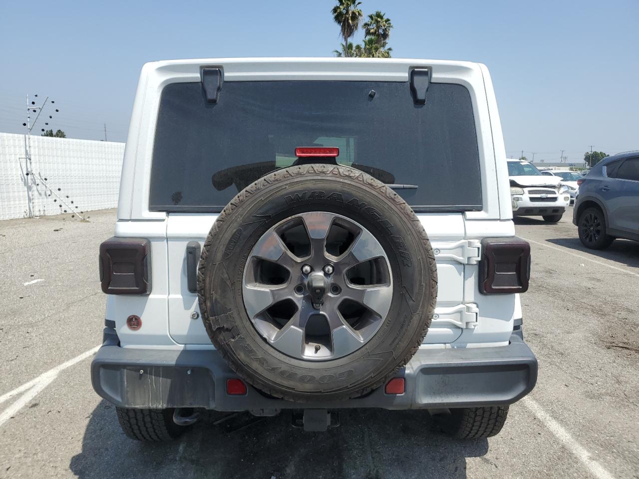 Photo 5 VIN: 1C4HJXEG7JW174953 - JEEP WRANGLER 