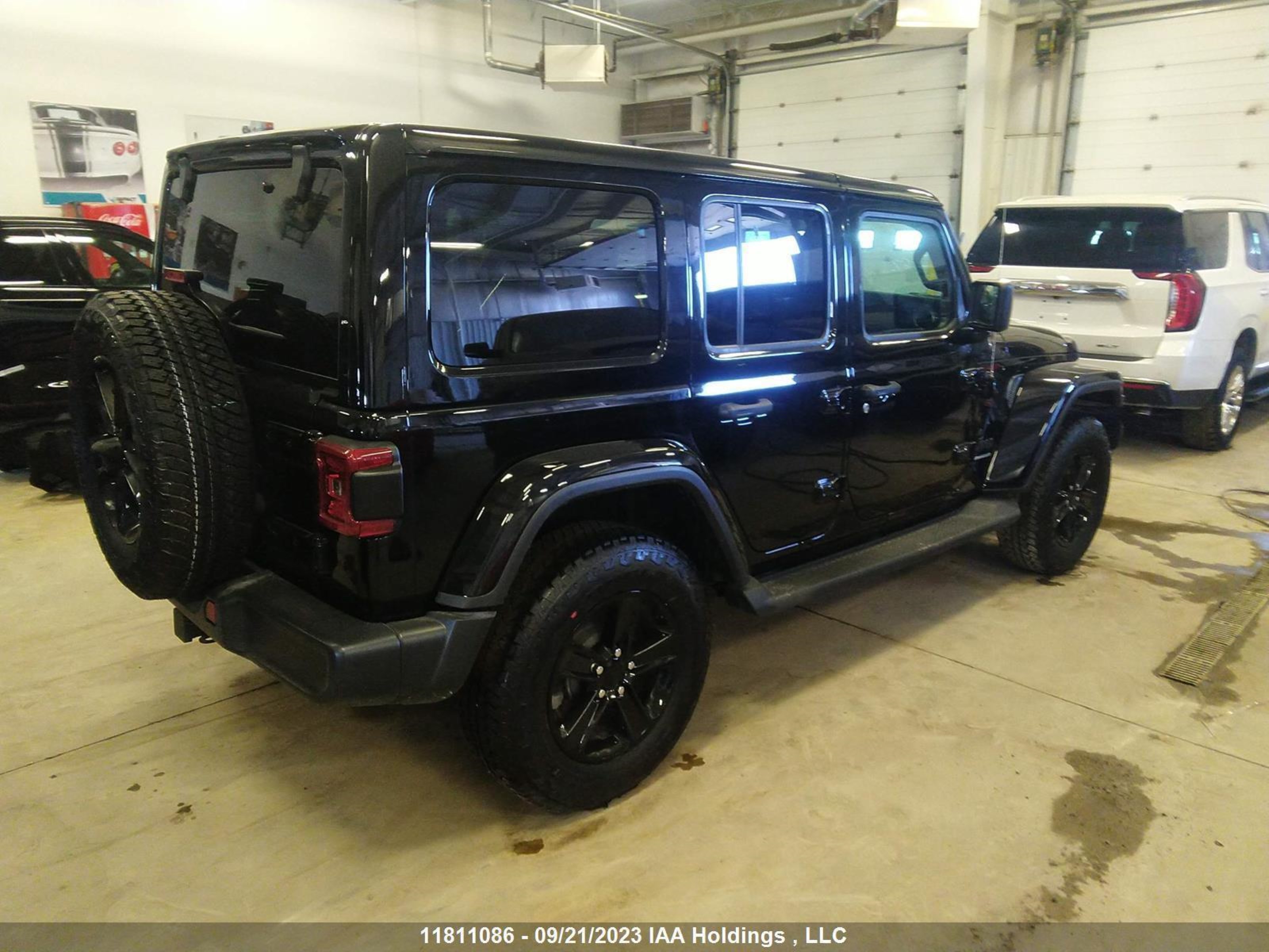 Photo 3 VIN: 1C4HJXEG8PW529623 - JEEP WRANGLER 