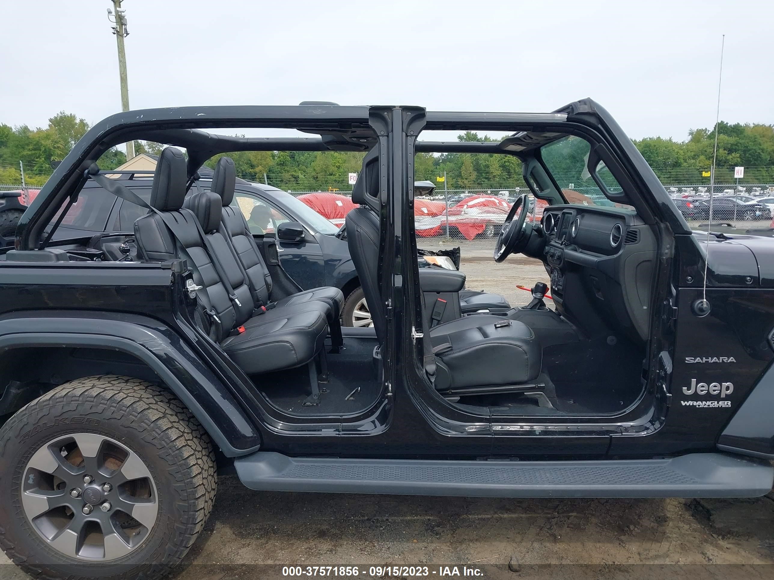 Photo 12 VIN: 1C4HJXEG9JW248227 - JEEP WRANGLER 