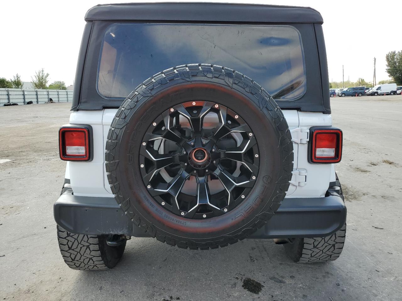 Photo 5 VIN: 1C4HJXEN1JW201076 - JEEP WRANGLER 