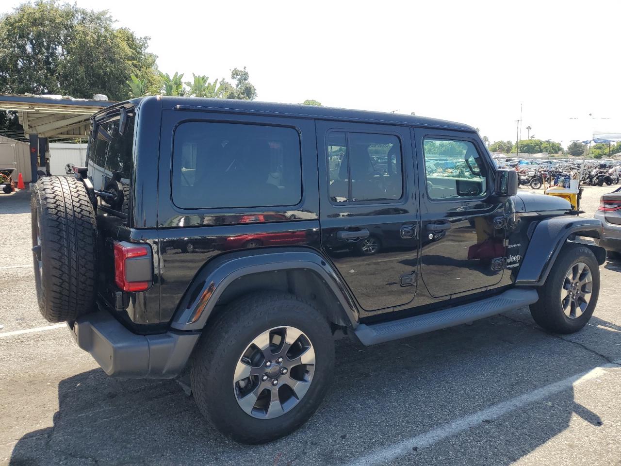 Photo 2 VIN: 1C4HJXEN1KW667608 - JEEP WRANGLER 