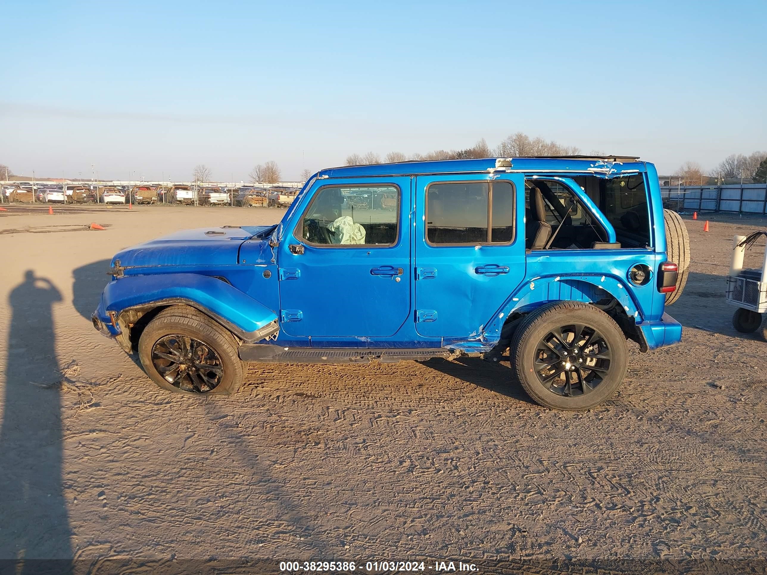 Photo 13 VIN: 1C4HJXEN1PW668457 - JEEP WRANGLER 