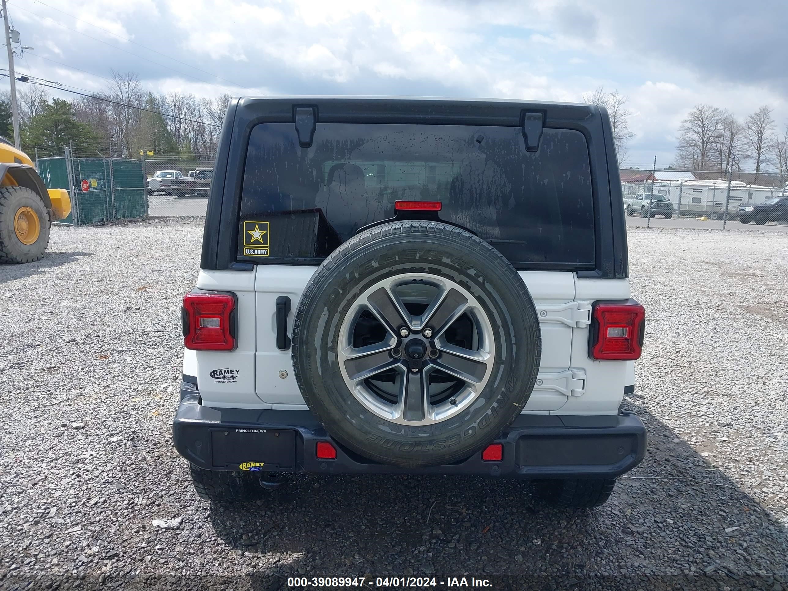 Photo 16 VIN: 1C4HJXEN2KW600483 - JEEP WRANGLER 