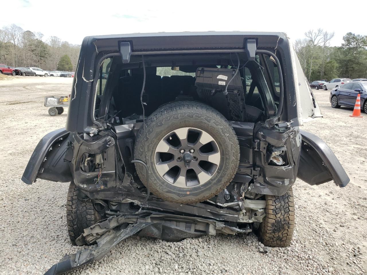 Photo 5 VIN: 1C4HJXEN8JW181750 - JEEP WRANGLER 