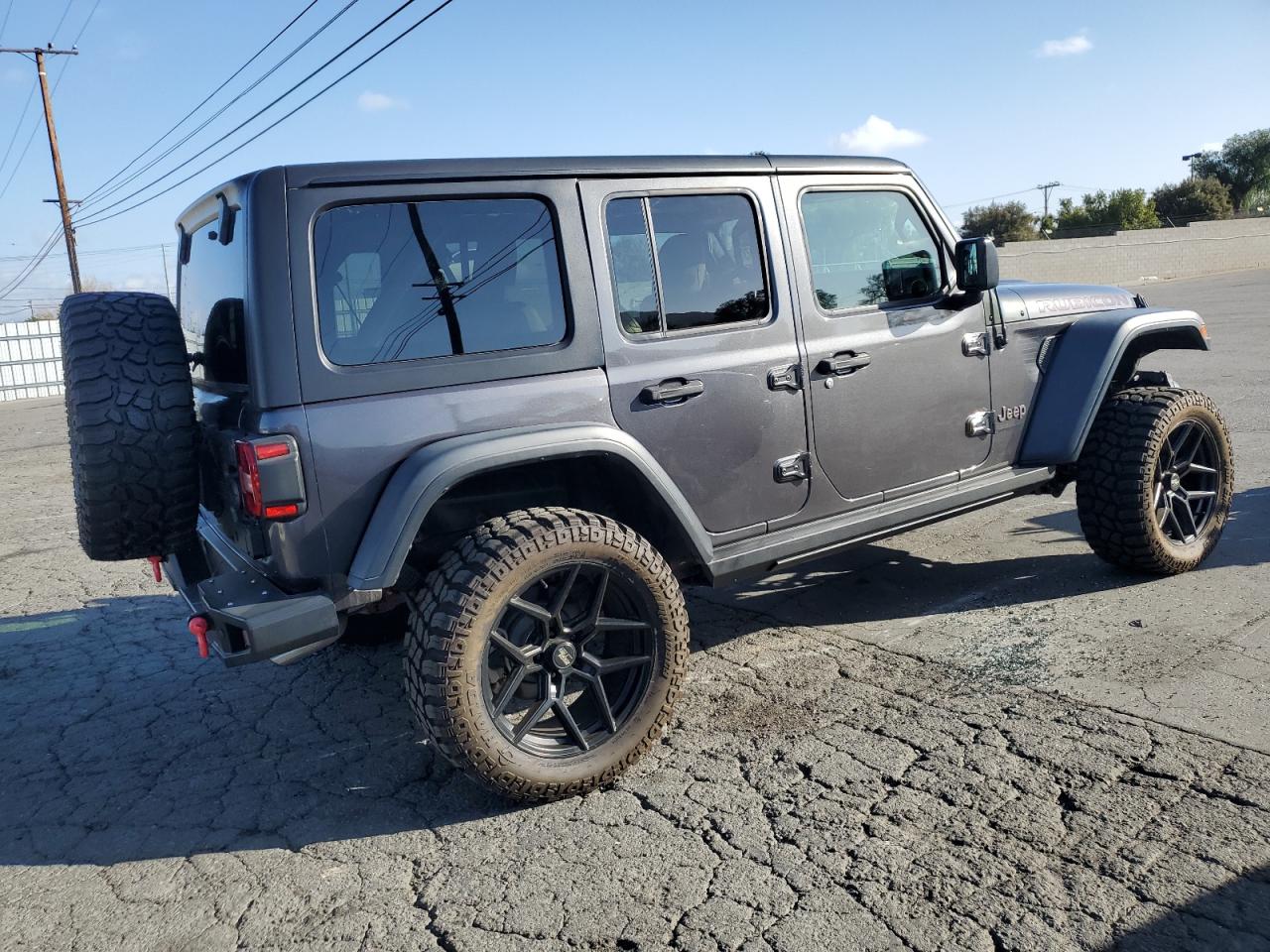 Photo 3 VIN: 1C4HJXFG3JW112075 - JEEP WRANGLER 