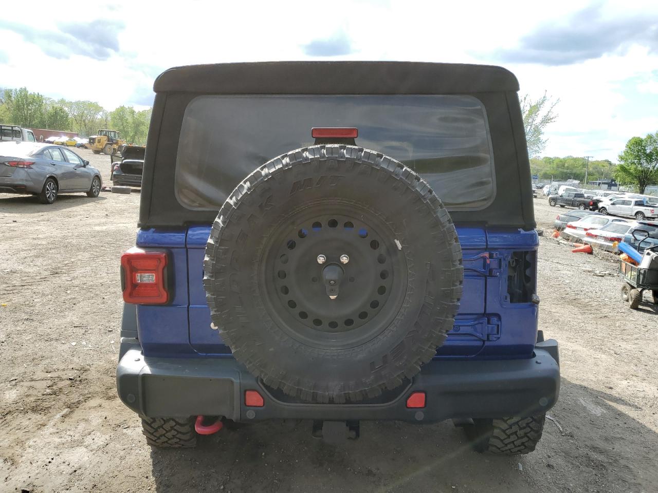 Photo 5 VIN: 1C4HJXFG3JW170719 - JEEP WRANGLER 