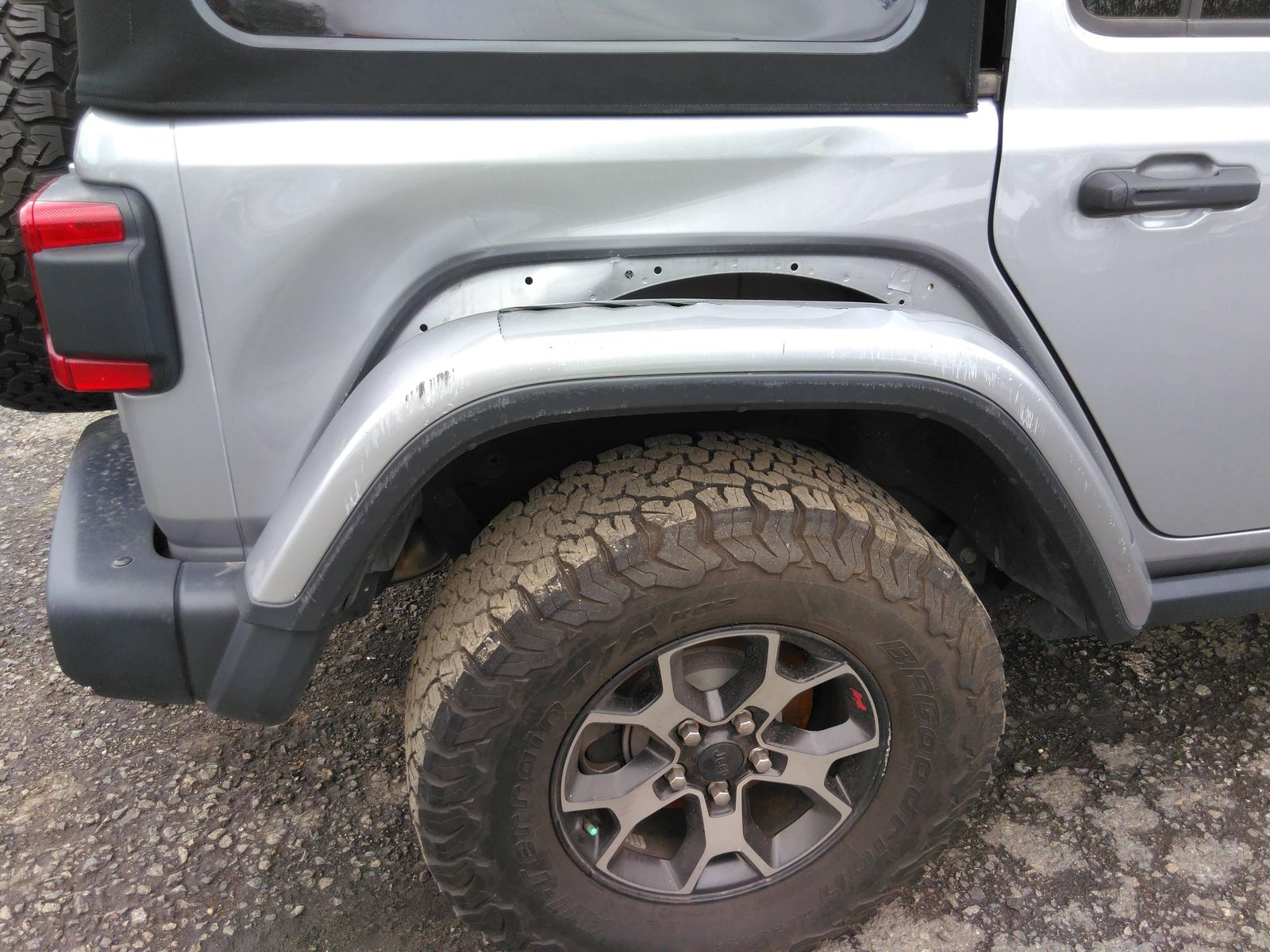 Photo 14 VIN: 1C4HJXFG8JW133889 - JEEP WRANG UNLTD 