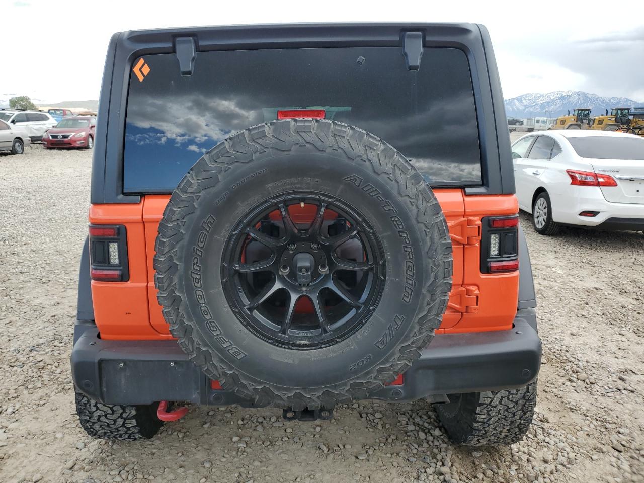 Photo 5 VIN: 1C4HJXFG8JW214522 - JEEP WRANGLER 