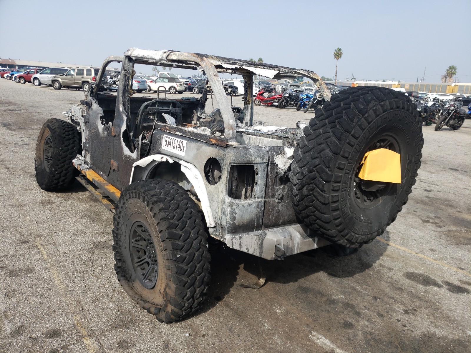 Photo 2 VIN: 1C4HJXFGXJW123817 - JEEP WRANGLER U 