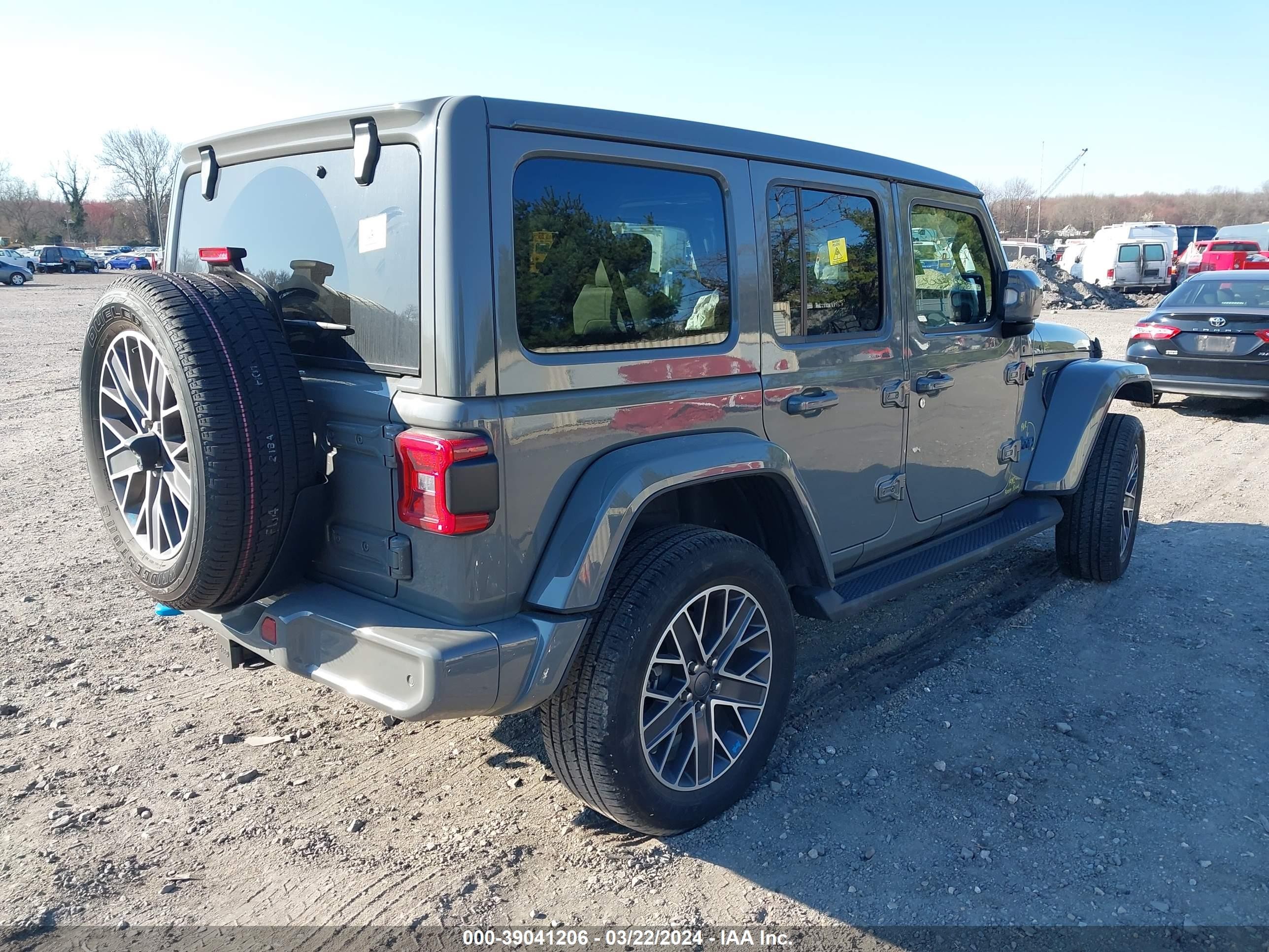 Photo 3 VIN: 1C4JJXP66NW156102 - JEEP GRAND WAGONEER 