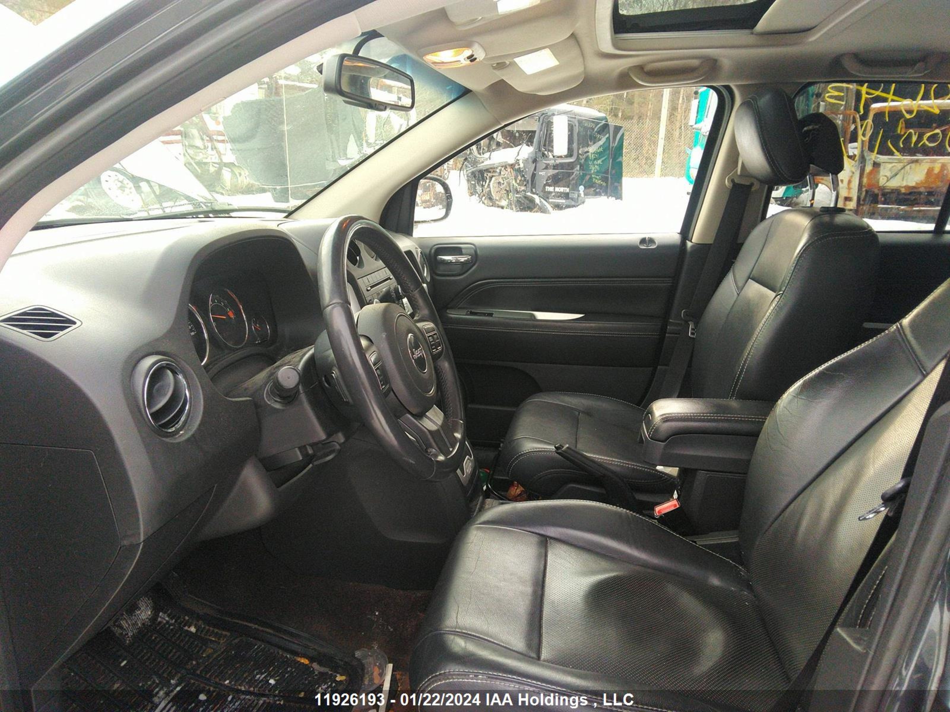 Photo 4 VIN: 1C4NJCAAXED674006 - JEEP COMPASS 