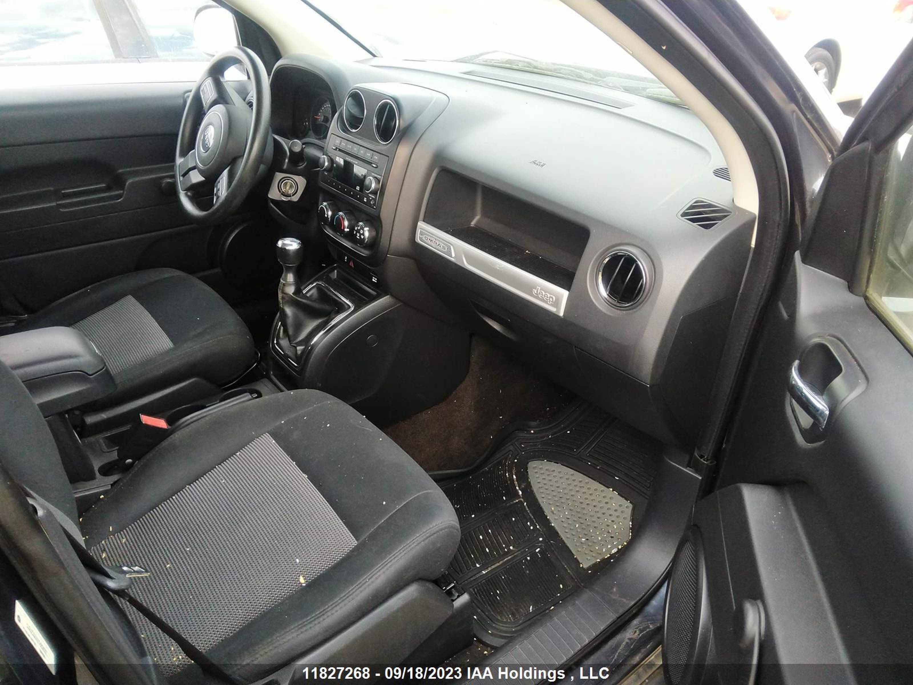 Photo 4 VIN: 1C4NJCAAXED682879 - JEEP COMPASS 