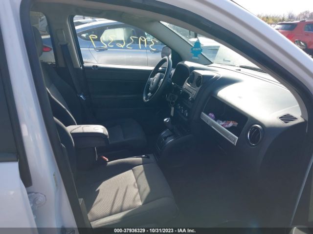 Photo 4 VIN: 1C4NJCBA0FD249815 - JEEP COMPASS 