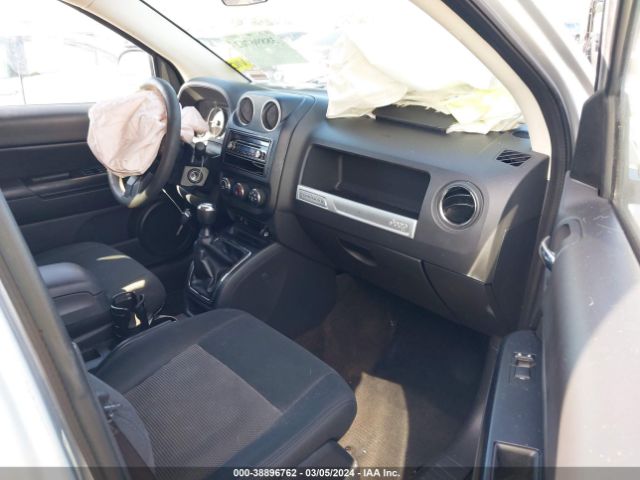 Photo 4 VIN: 1C4NJCBA1ED529533 - JEEP COMPASS 