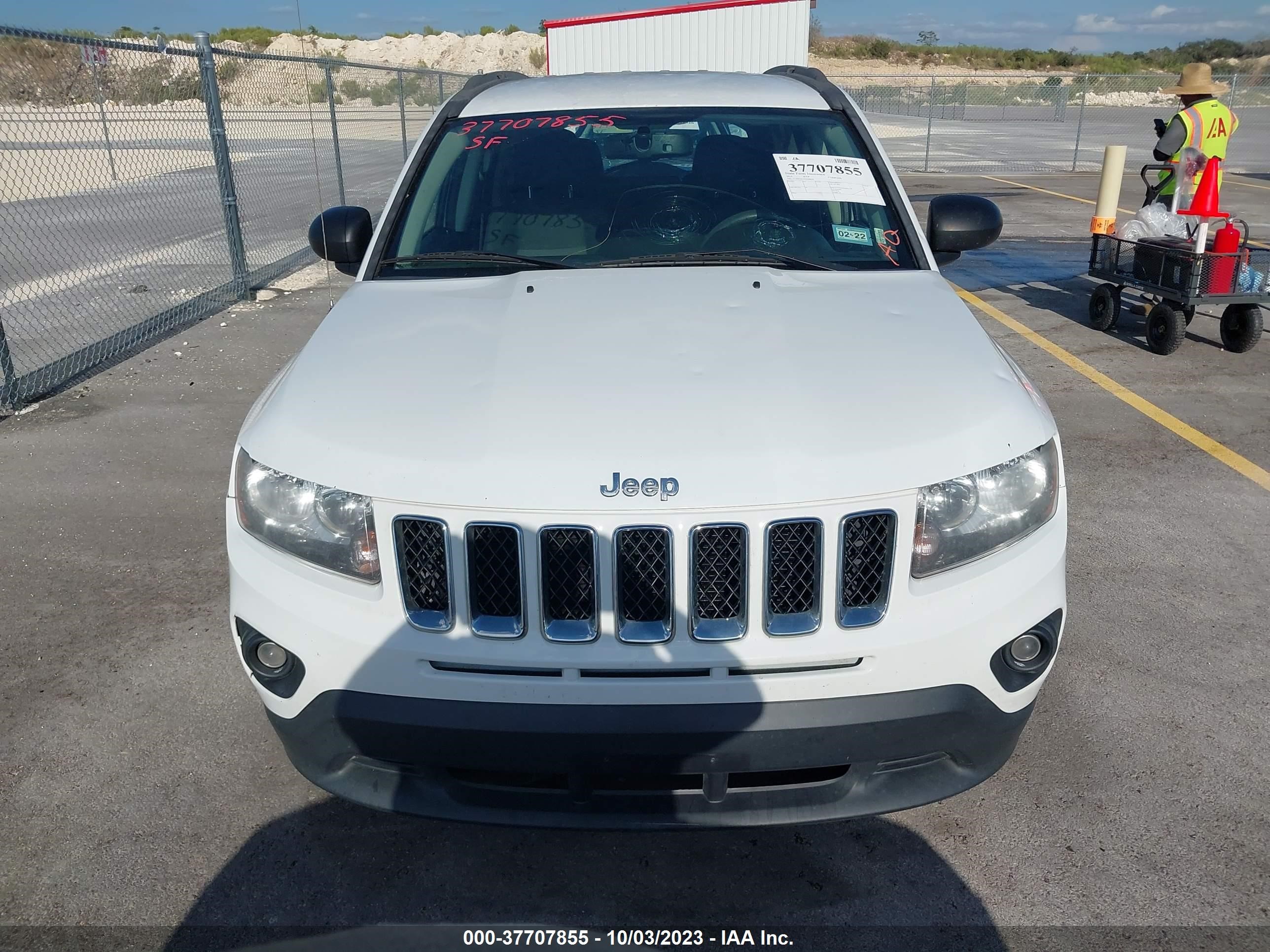 Photo 11 VIN: 1C4NJCBA1GD688829 - JEEP COMPASS 