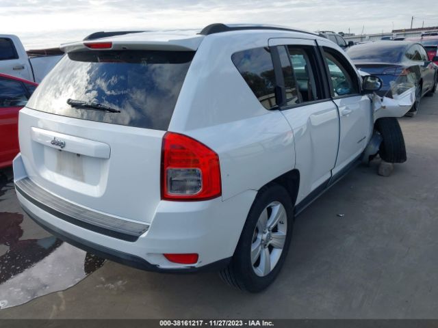 Photo 3 VIN: 1C4NJCBA2CD515654 - JEEP COMPASS 