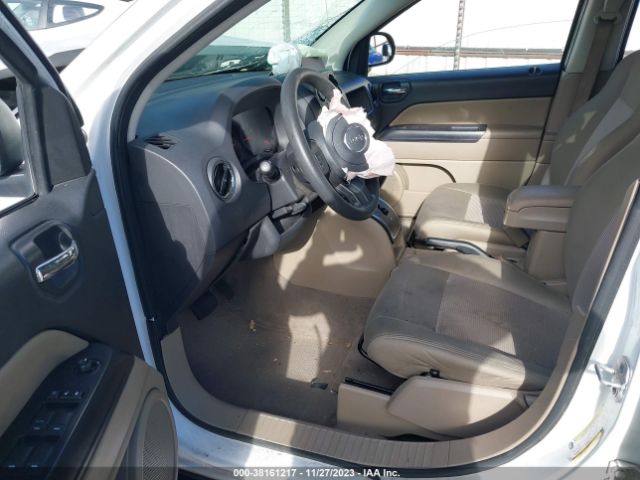 Photo 4 VIN: 1C4NJCBA2CD515654 - JEEP COMPASS 