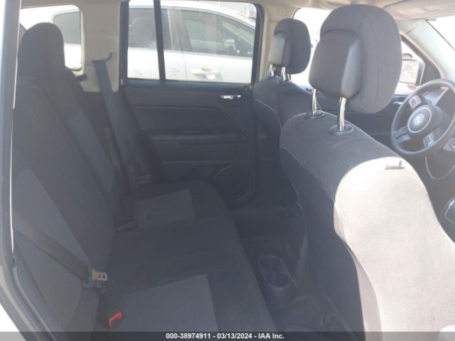 Photo 7 VIN: 1C4NJCBA2GD574032 - JEEP COMPASS 