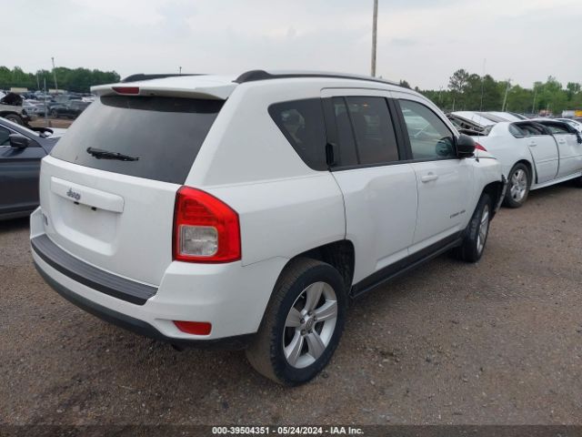 Photo 3 VIN: 1C4NJCBA3CD657334 - JEEP COMPASS 