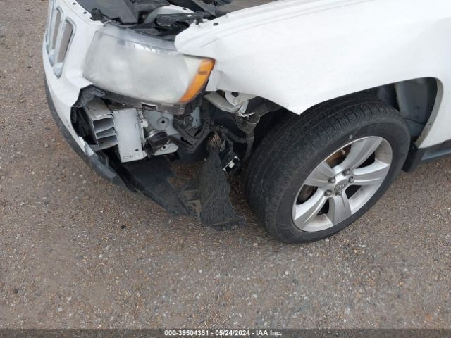 Photo 5 VIN: 1C4NJCBA3CD657334 - JEEP COMPASS 