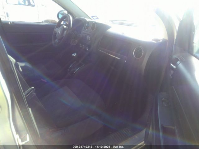 Photo 4 VIN: 1C4NJCBA3CD683836 - JEEP COMPASS 